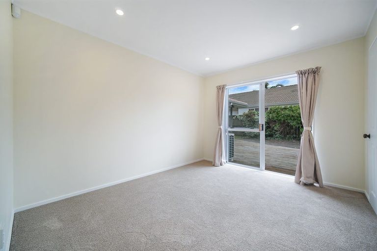 Photo of property in 11 Suncrest Drive, West Harbour, Auckland, 0618