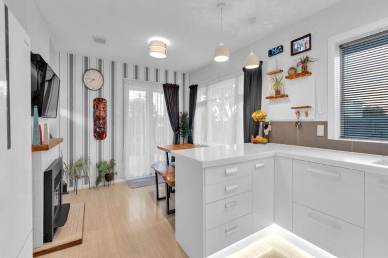 Photo of property in 19 Brockenhurst Street, Aranui, Christchurch, 8061