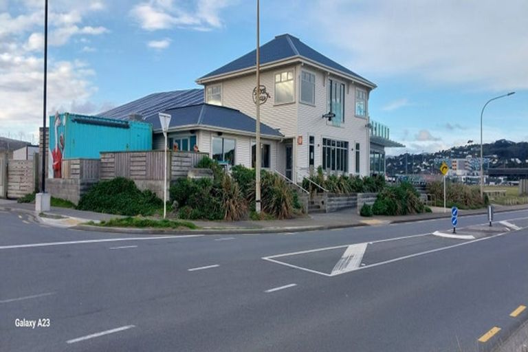 Photo of property in 218u8 Onepu Road, Lyall Bay, Wellington, 6022