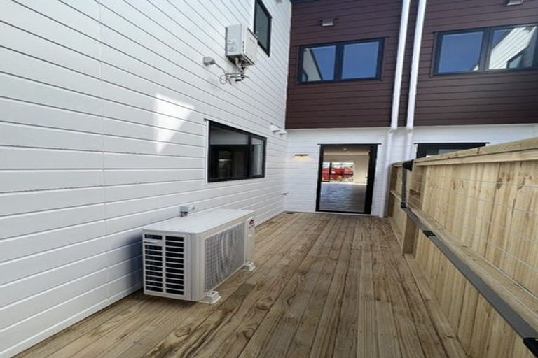 Photo of property in 5 Aramata Road, Papakura, 2110