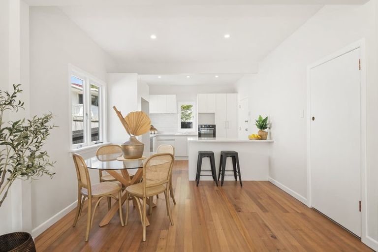 Photo of property in 2/180 Lake Road, Northcote, Auckland, 0627