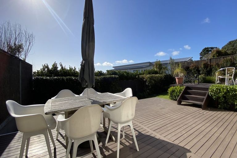 Photo of property in 2/39 Shanaway Rise, Hillcrest, Auckland, 0627