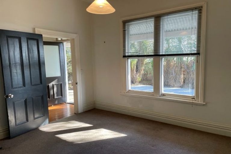 Photo of property in 4/6 Defoe Place, Waltham, Christchurch, 8023