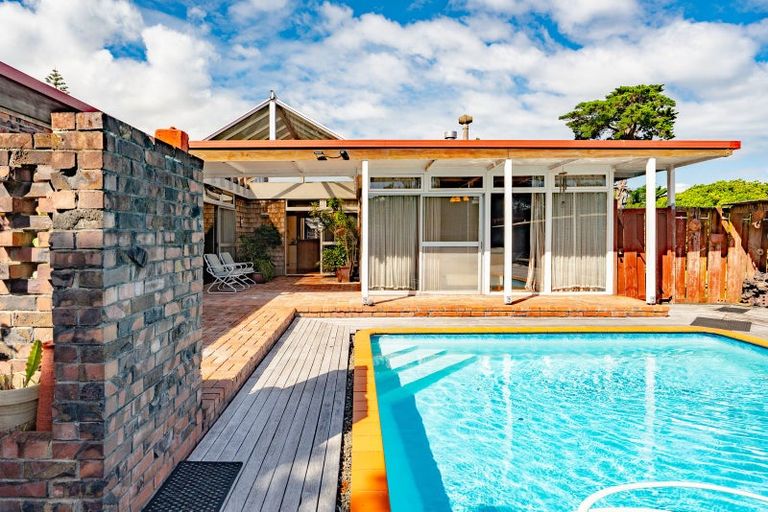 Photo of property in 7 Riverina Avenue, Pakuranga, Auckland, 2010
