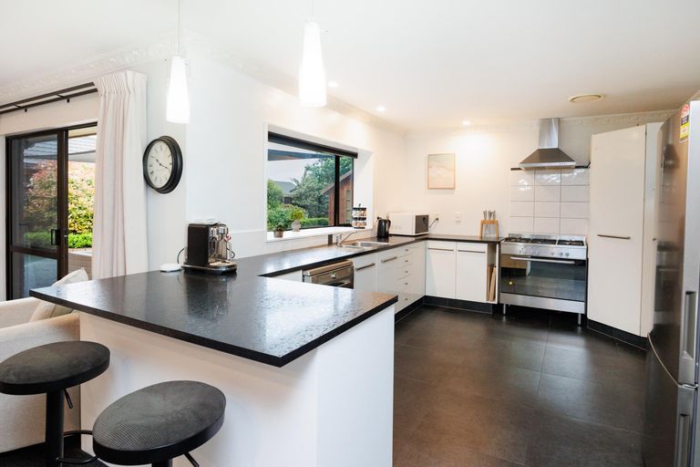 Photo of property in 77 Pacific Drive, Fitzherbert, Palmerston North, 4410