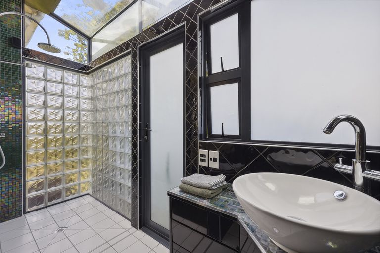 Photo of property in 85 Hargest Crescent, Saint Clair, Dunedin, 9012