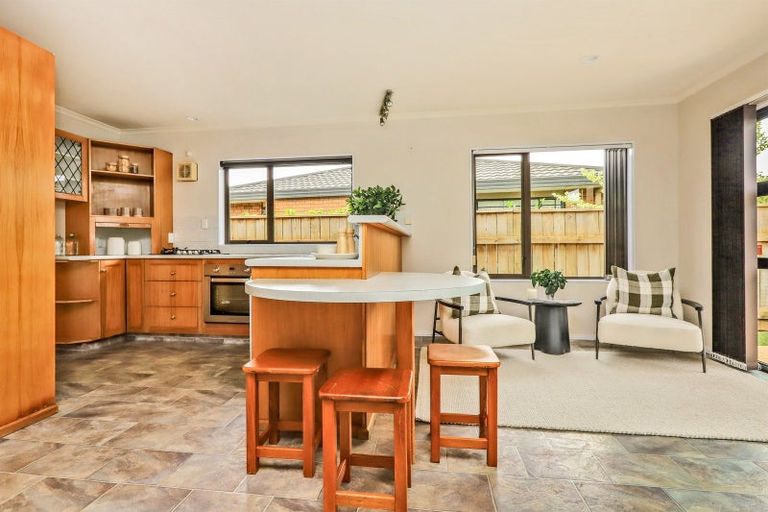 Photo of property in 13 Knightsbridge Place, Taradale, Napier, 4112