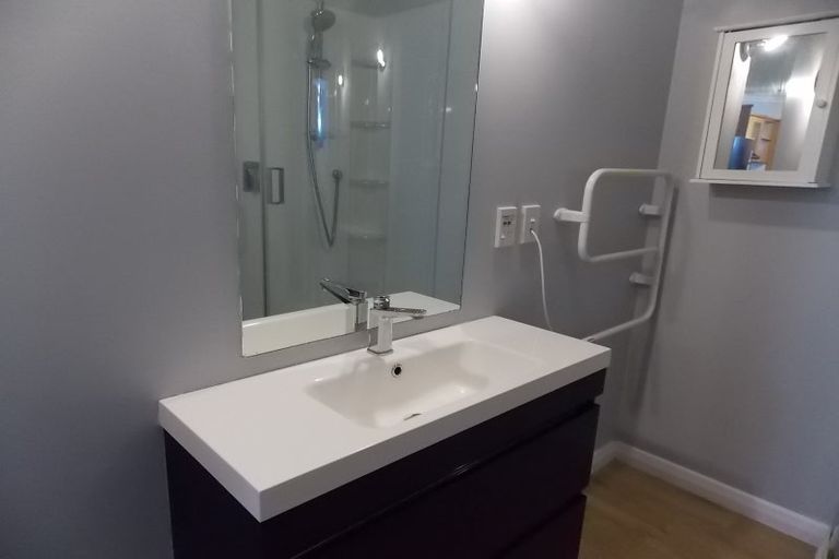 Photo of property in Endeavour Apartments, 23/125u Thorndon Quay, Pipitea, Wellington, 6011