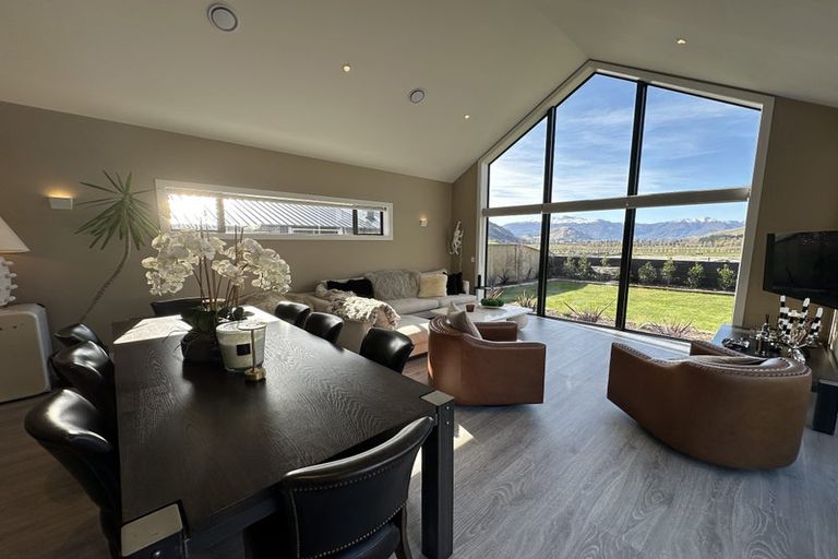Photo of property in 10 Drysdale Road, Jacks Point, 9371