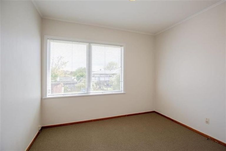 Photo of property in 28 Larnoch Road, Henderson, Auckland, 0610