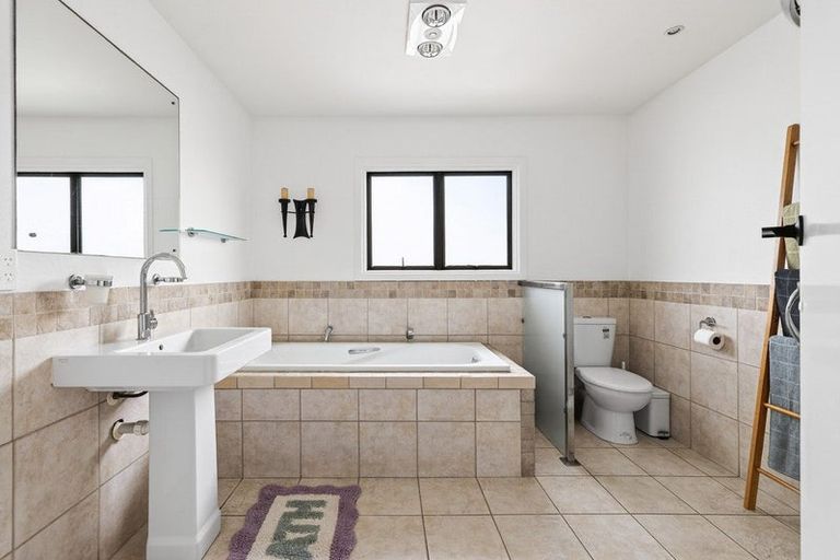Photo of property in 4 Oceanbeach Road, Mount Maunganui, 3116