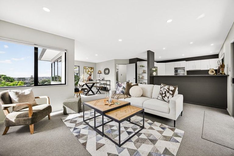 Photo of property in 1/70b Carlisle Road, Browns Bay, Auckland, 0632