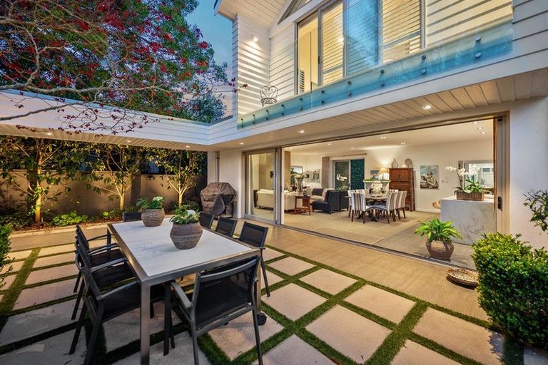 Photo of property in 47 Princes Street, Northcote Point, Auckland, 0627