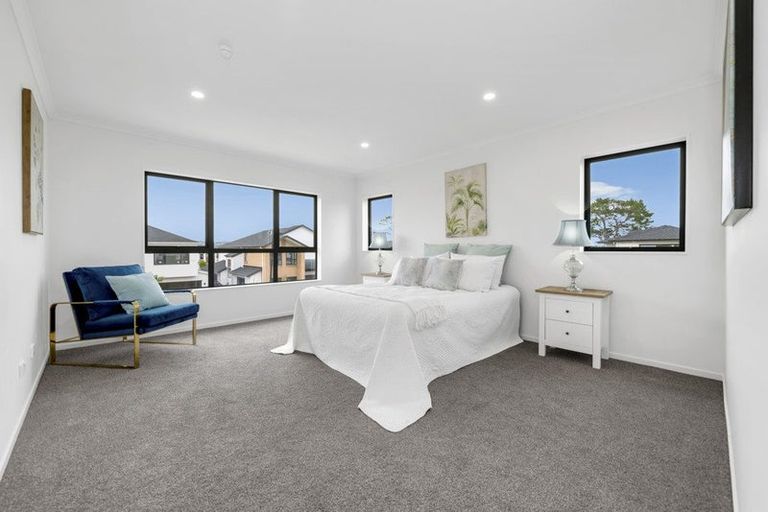 Photo of property in 8 Pineview Drive, Rosehill, Papakura, 2113