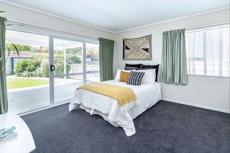 Photo of property in 15 Wood Street, Greytown, 5712