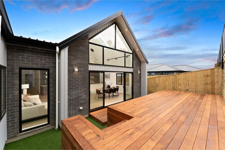 Photo of property in 32 Streamview Way, Long Bay, 0792