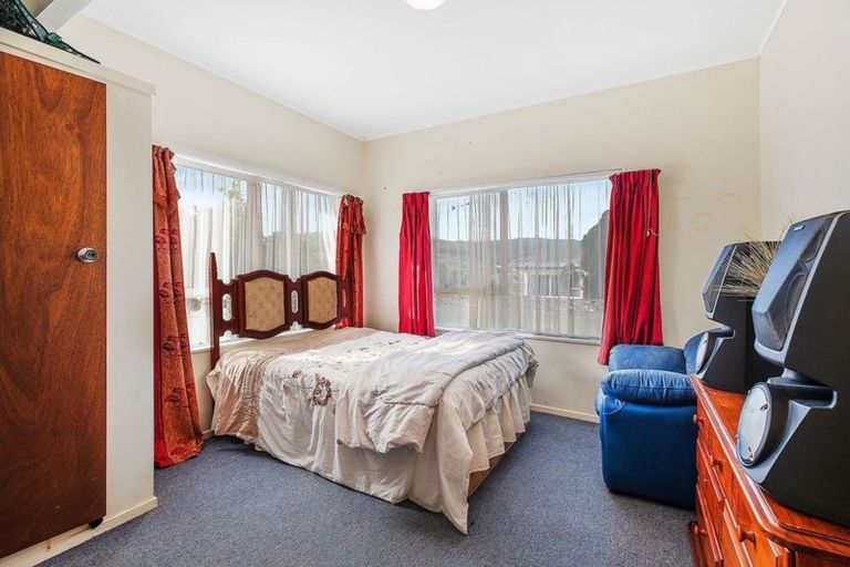 Photo of property in 14 Katarina Grove, Tawa, Wellington, 5028
