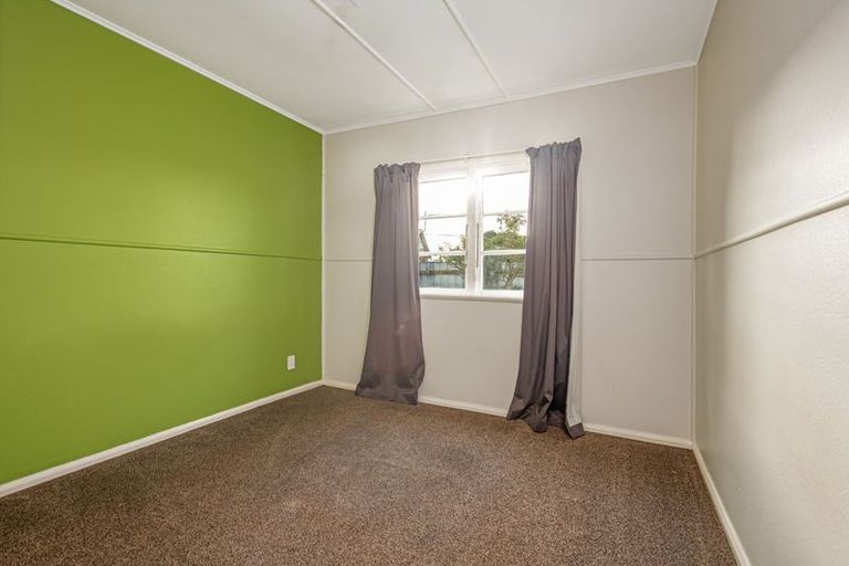 Photo of property in 24 Nuku Street, Tangimoana, 4822