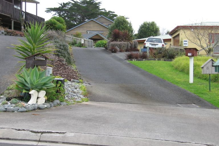 Photo of property in 6 Empressa Heights, Helensville, 0800