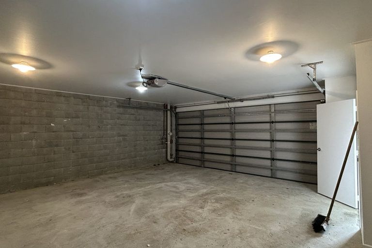 Photo of property in 3 Mitika Way, Strathmore Park, Wellington, 6022