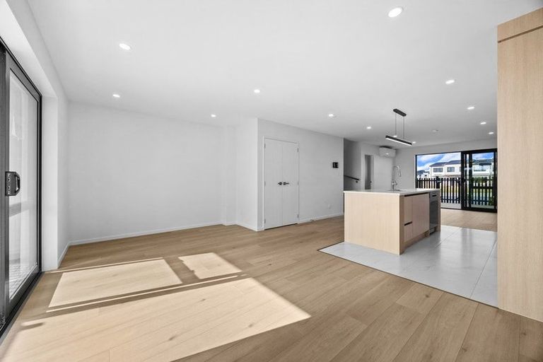 Photo of property in 6 Harikoa Way, Karaka, 2113