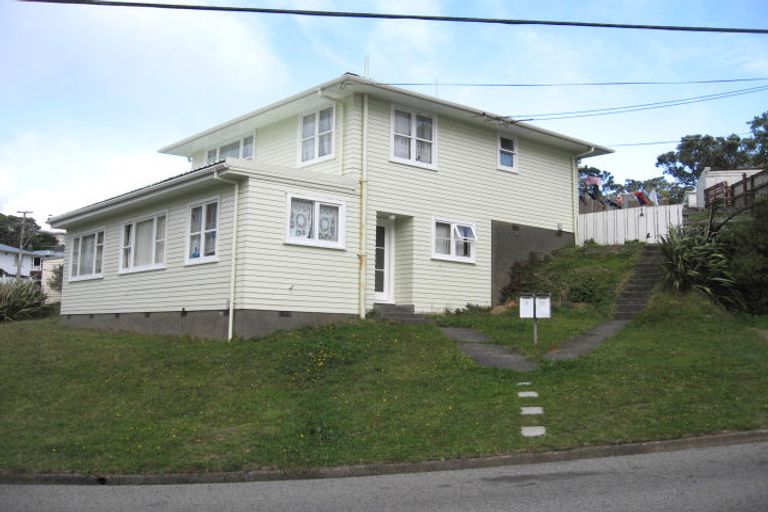 Photo of property in 1b Link Road, Newlands, Wellington, 6037