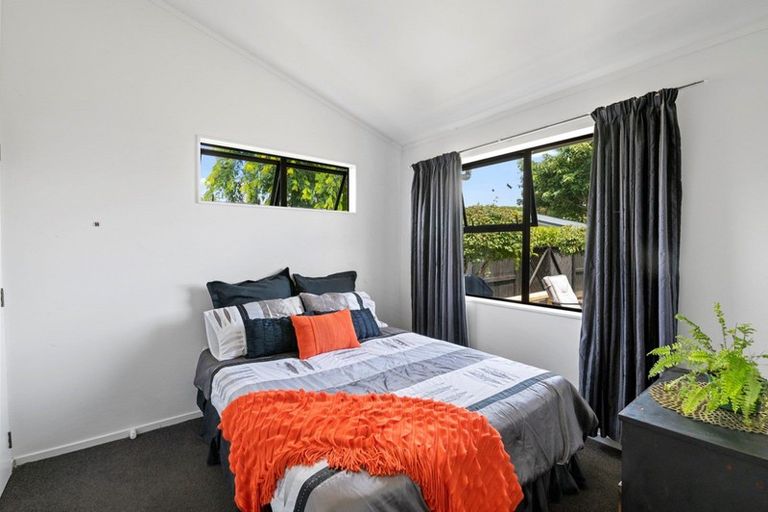 Photo of property in 6 Highbury Drive, Levin, 5510
