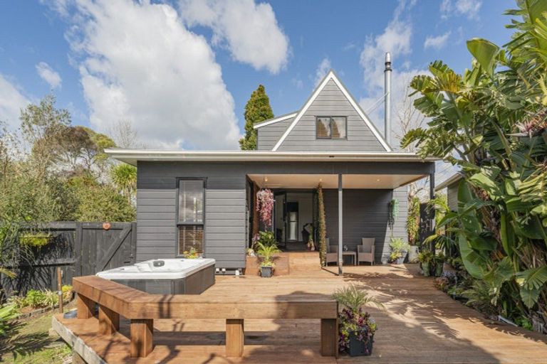 Photo of property in 10 Impala Place, Whitianga, 3510