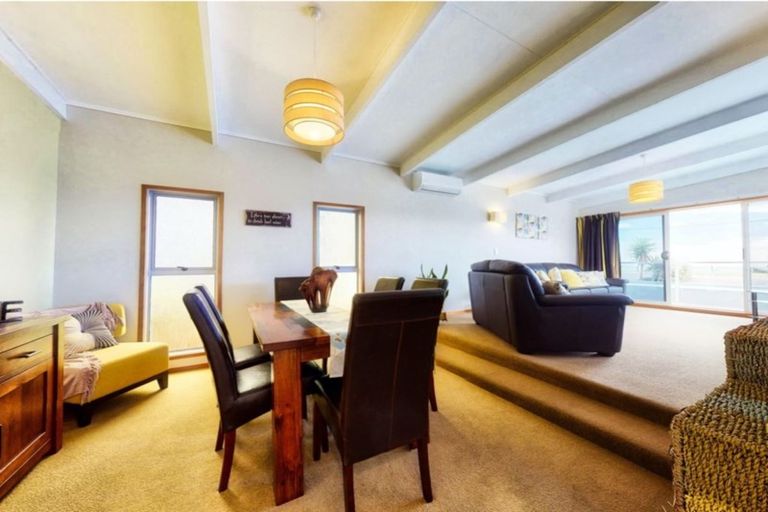 Photo of property in 93 Marine Parade, Paraparaumu Beach, Paraparaumu, 5032