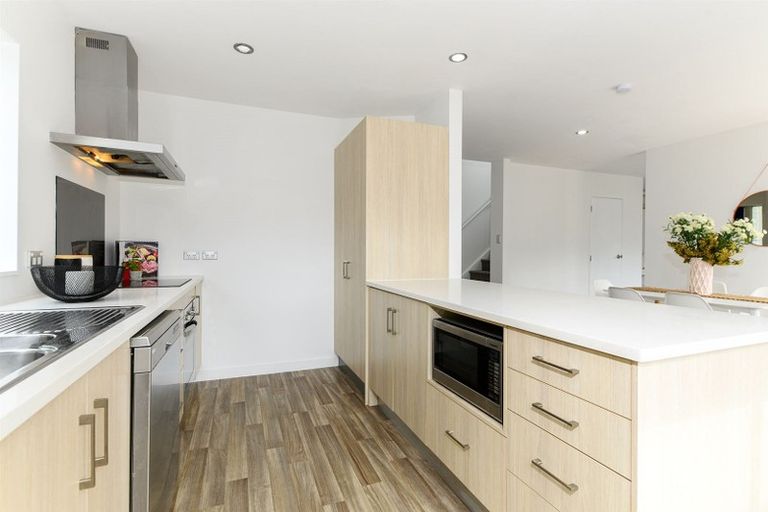 Photo of property in 28b Tamahere Drive, Glenfield, Auckland, 0629