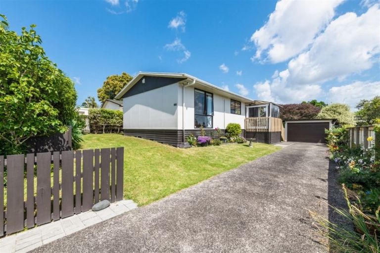 Photo of property in 88 Roberts Road, Te Atatu South, Auckland, 0610
