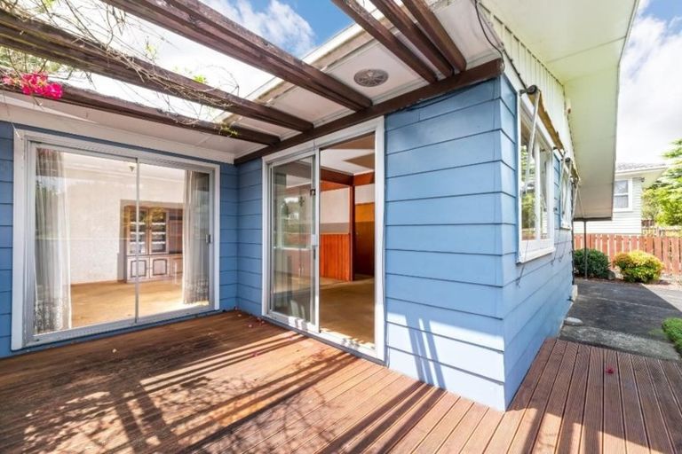 Photo of property in 2 Sunvue Road, Glen Eden, Auckland, 0602