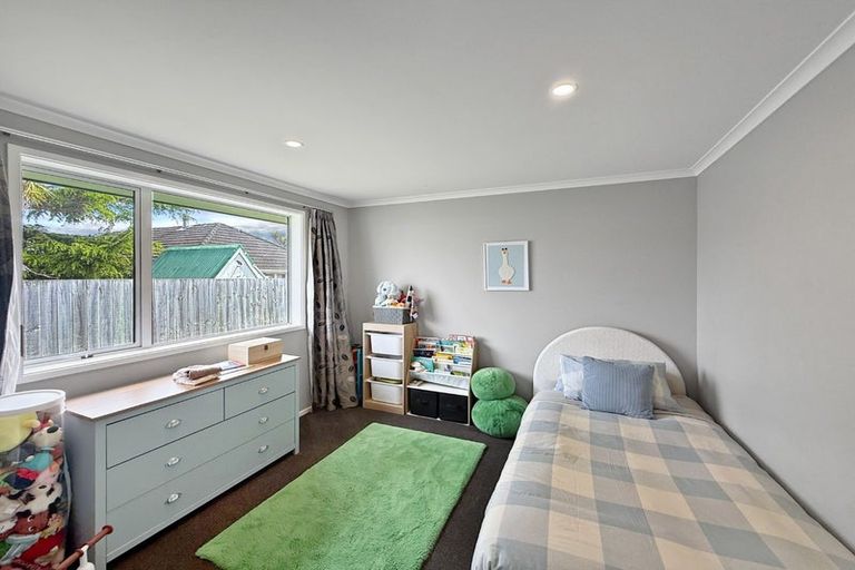 Photo of property in 17 Poulson Grove, Trentham, Upper Hutt, 5018