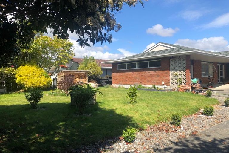 Photo of property in 27 Rewarewa Crescent, Waikanae, 5036