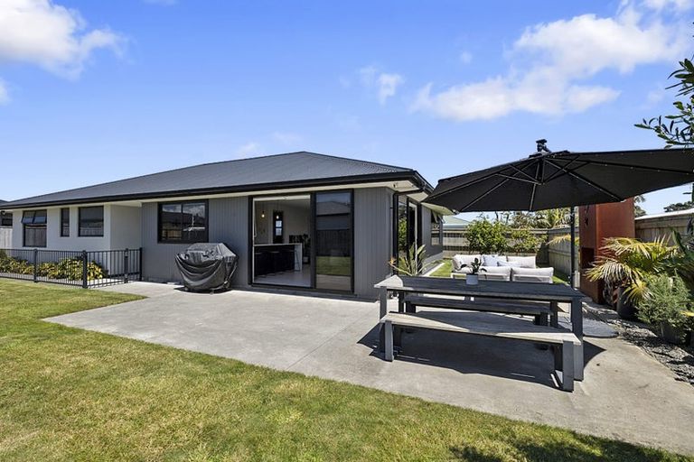 Photo of property in 16 Desmond Place, Bell Block, New Plymouth, 4312
