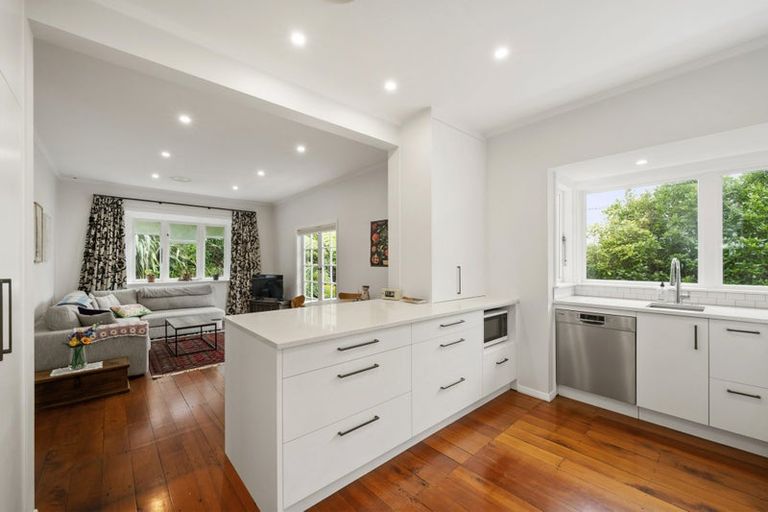 Photo of property in 16 Albemarle Road, Northland, Wellington, 6012