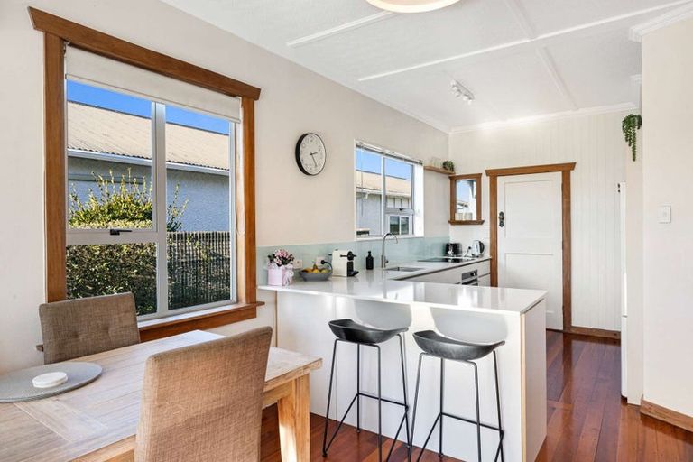 Photo of property in 9 Selwyn Street, Lower Vogeltown, New Plymouth, 4310