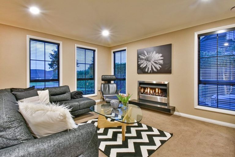 Photo of property in 14 Corsica Way, Karaka, Papakura, 2113