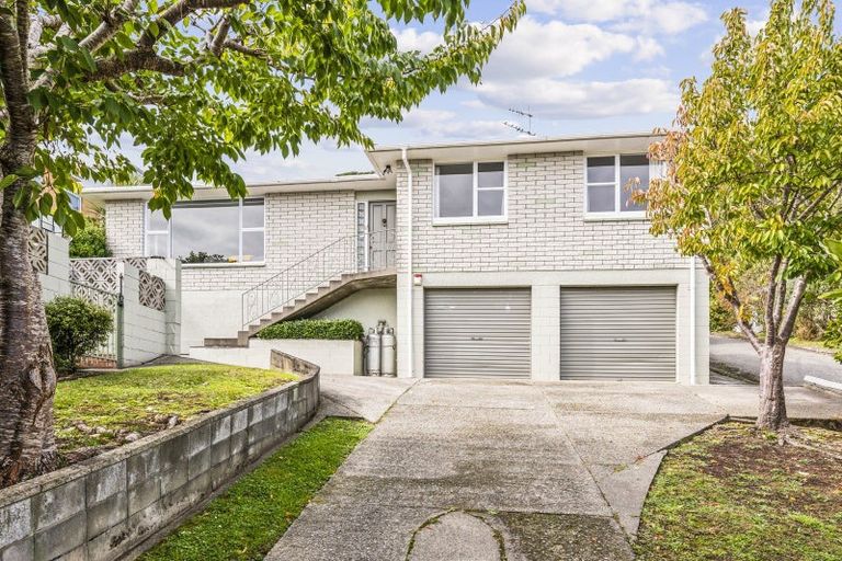 Photo of property in 51 Kakariki Grove, Waikanae, 5036