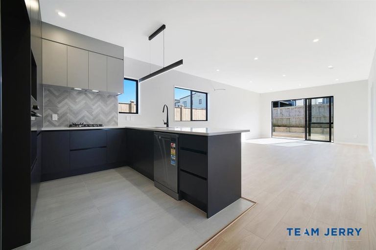 Photo of property in 45 Tributary Parade, Karaka, 2113