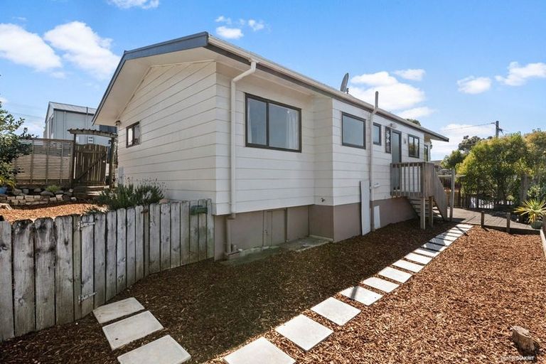 Photo of property in 2/49 Target Road, Totara Vale, Auckland, 0629
