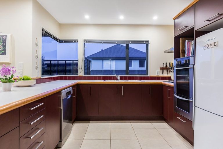 Photo of property in 28 Navigation Drive, Whitby, Porirua, 5024
