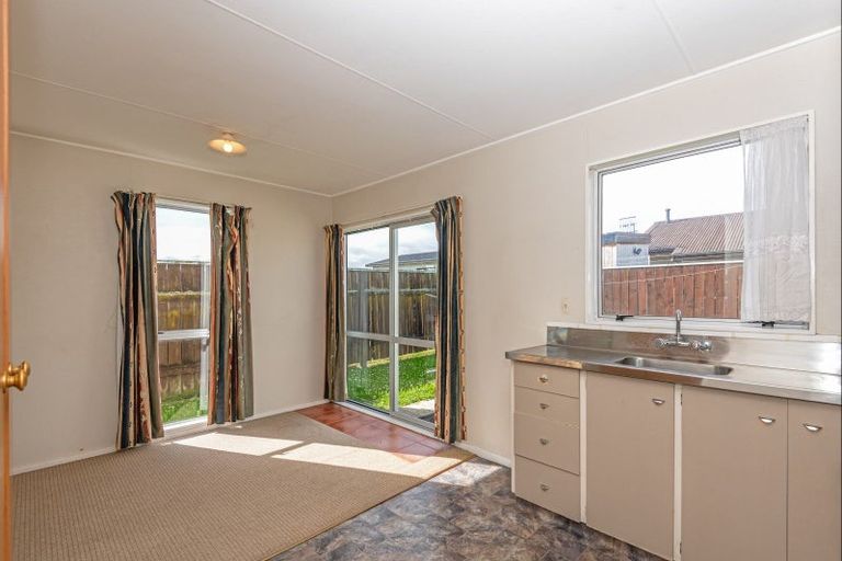 Photo of property in 15 Leander Place, Milson, Palmerston North, 4414