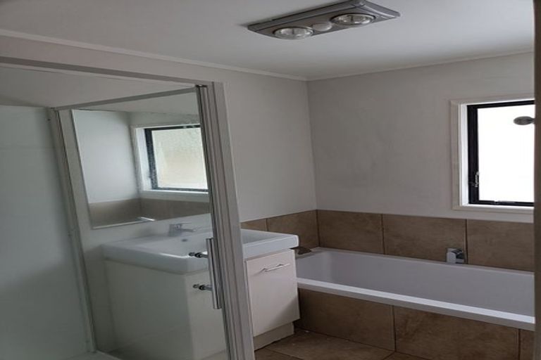 Photo of property in 3 Merrill Place, Birkdale, Auckland, 0626