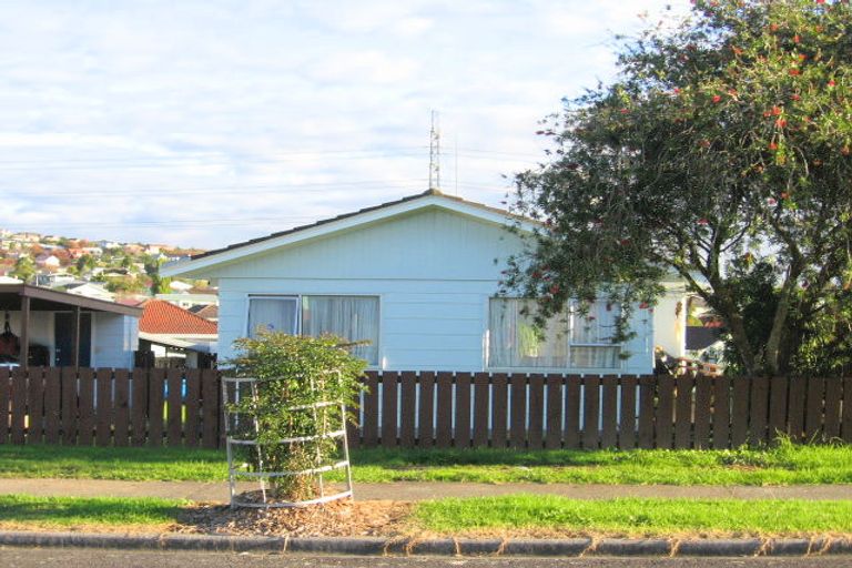 Photo of property in 2/25 Dillon Crescent, Clover Park, Auckland, 2019