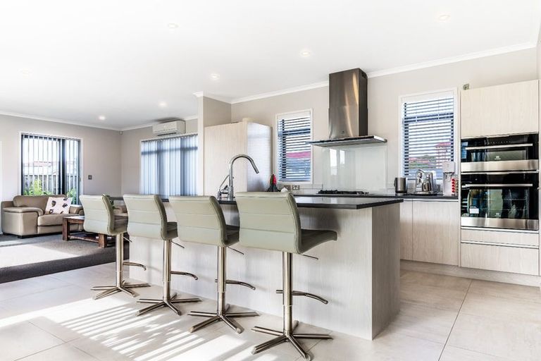 Photo of property in 2 Taikura Avenue, Red Beach, 0932