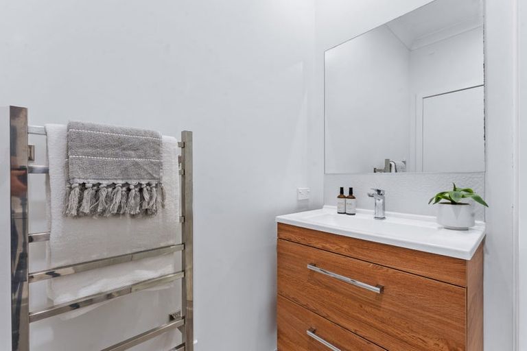 Photo of property in 11f Clearwater Cove, West Harbour, Auckland, 0618