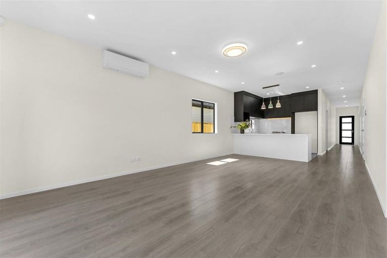 Photo of property in 14 Waimarie Drive, Karaka, 2578