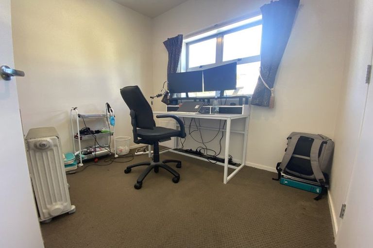 Photo of property in 38b Ruskin Road, Newlands, Wellington, 6037