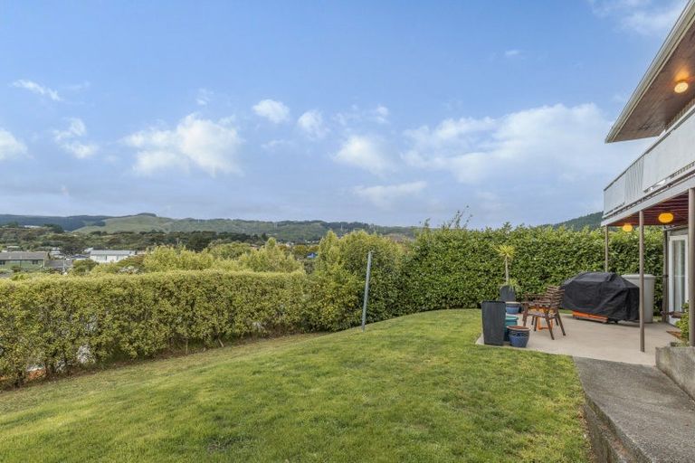 Photo of property in 4 Lane Crescent, Tawa, Wellington, 5028